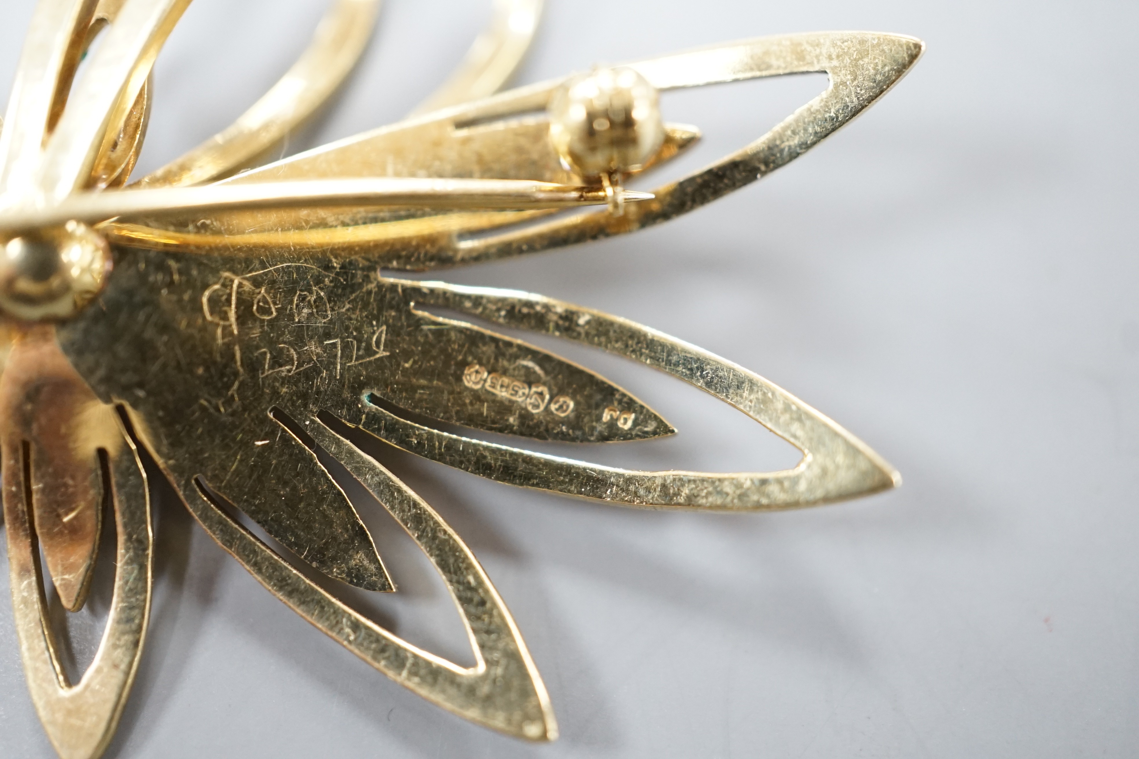An early 1960's 14ct gold foliate spray brooch, 46mm, 9 grams.